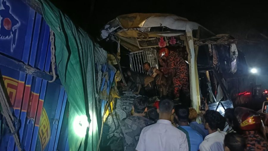 12 killed in bus-truck collision in Natore