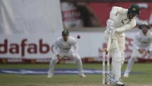 Australia lose four wickets but extend lead on day four