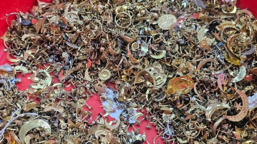 Pagla Mosque begins weighing, counting gold, silver after 6 years