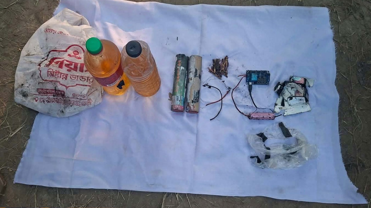 Bomb-like device recovered at entrance to Lalon Shah shrine