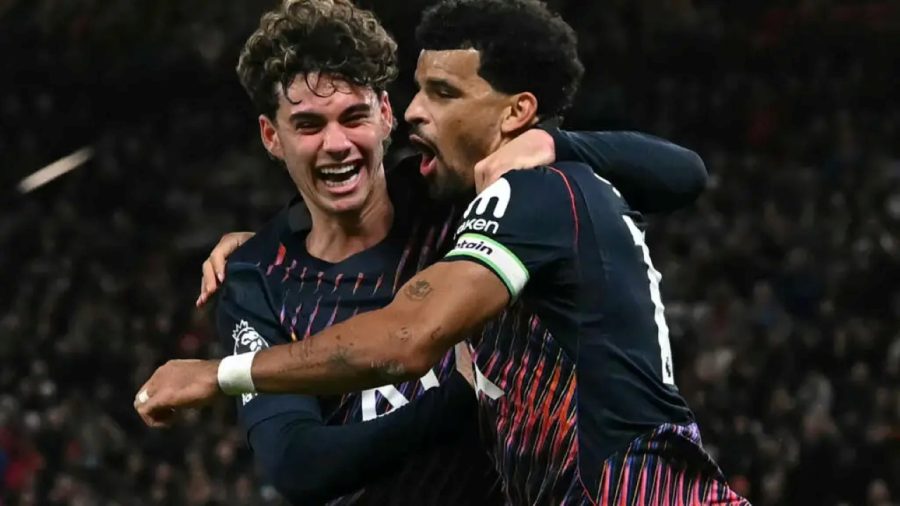 10-man Tottenham strike back to hold Man Utd