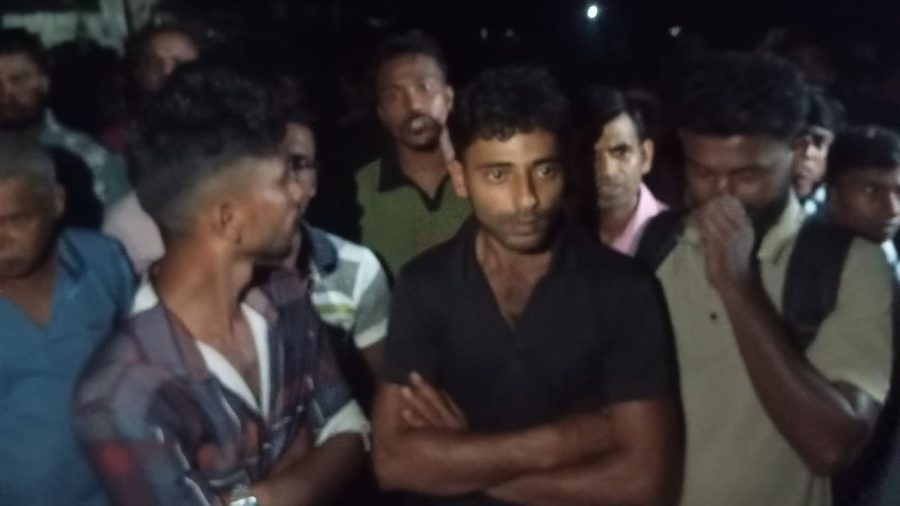 Mother, daughter missing in Kaliganga river trawler capsize