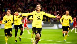 Late Silva goal earns Dortmund draw at Bayern